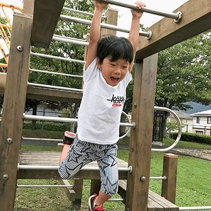 サイン風名入れ子どもTシャツ